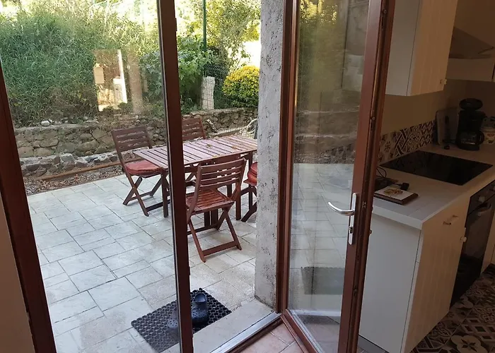 Maisonnette De Bon-repos * Jarrie